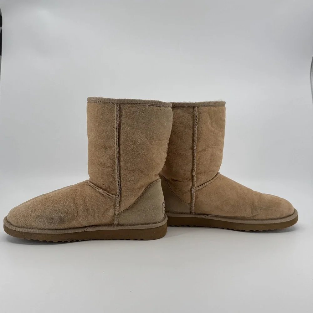 UGG item classic